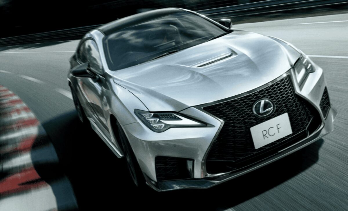 Lexus прощається з купе RC і RC F