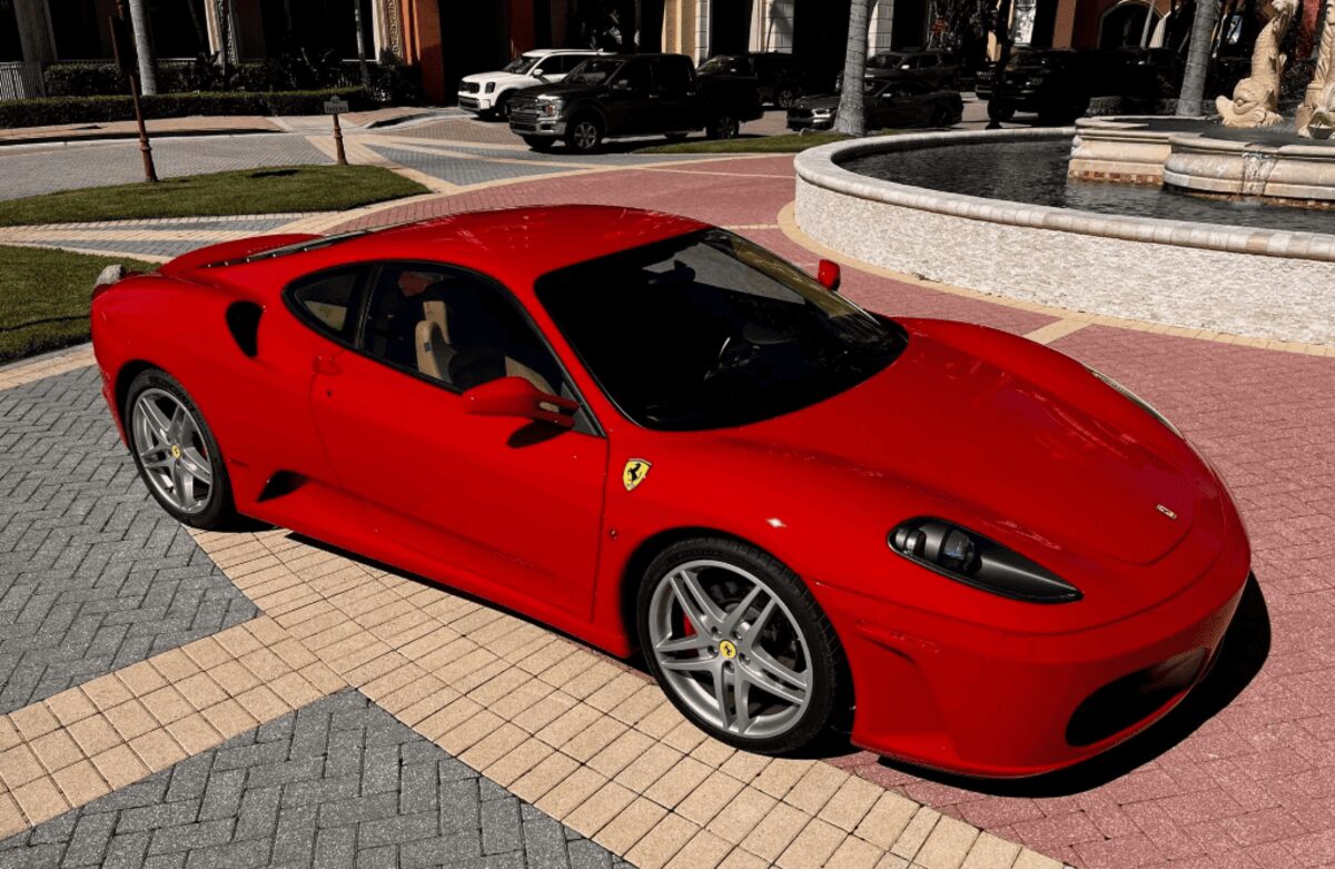 Дональд Трамп продає свій Ferrari F430 на аукціоні