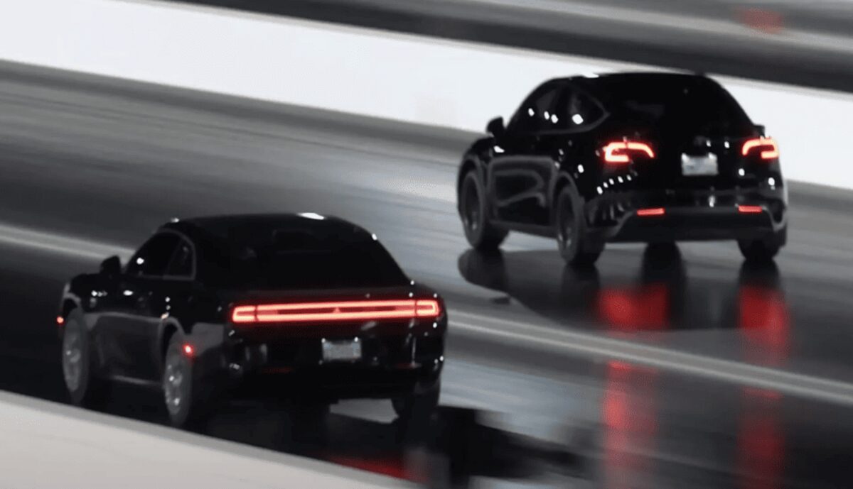 Dodge Charger Daytona змагається з Tesla Model Y: перші результати на трасі