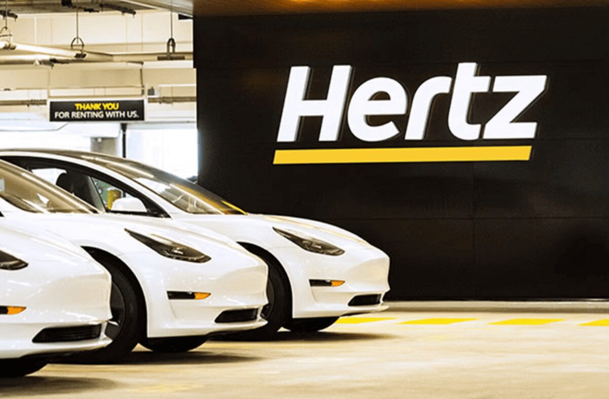 Hertz стикається з великими збитками через неправильне рішення щодо електромобілів