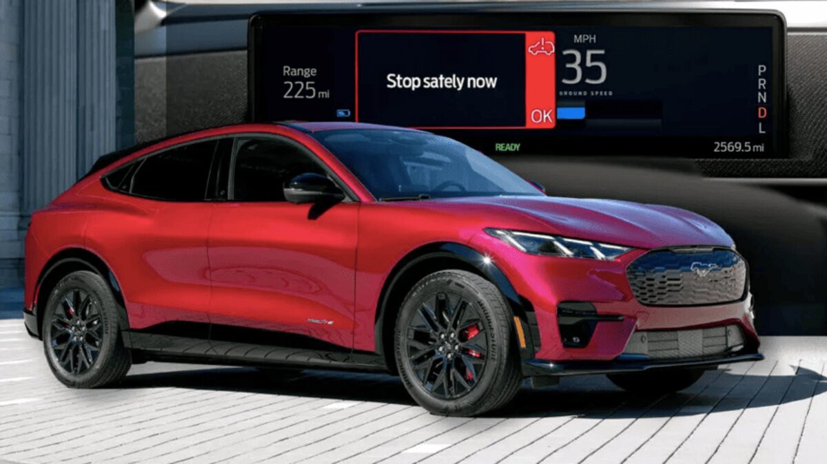 Ford Mustang Mach-E знову в центрі уваги через проблему з батареєю