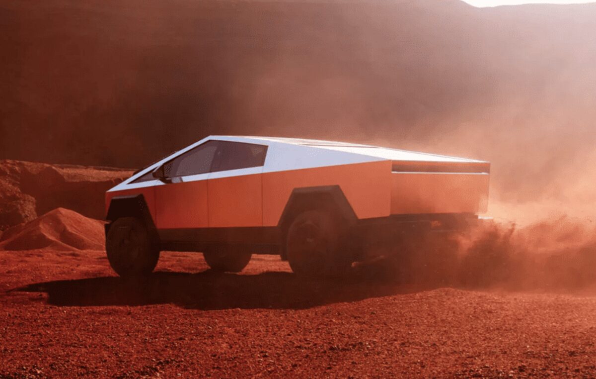 Власник Tesla Cybertruck заявляє про небезпечний інцидент із системою FSD