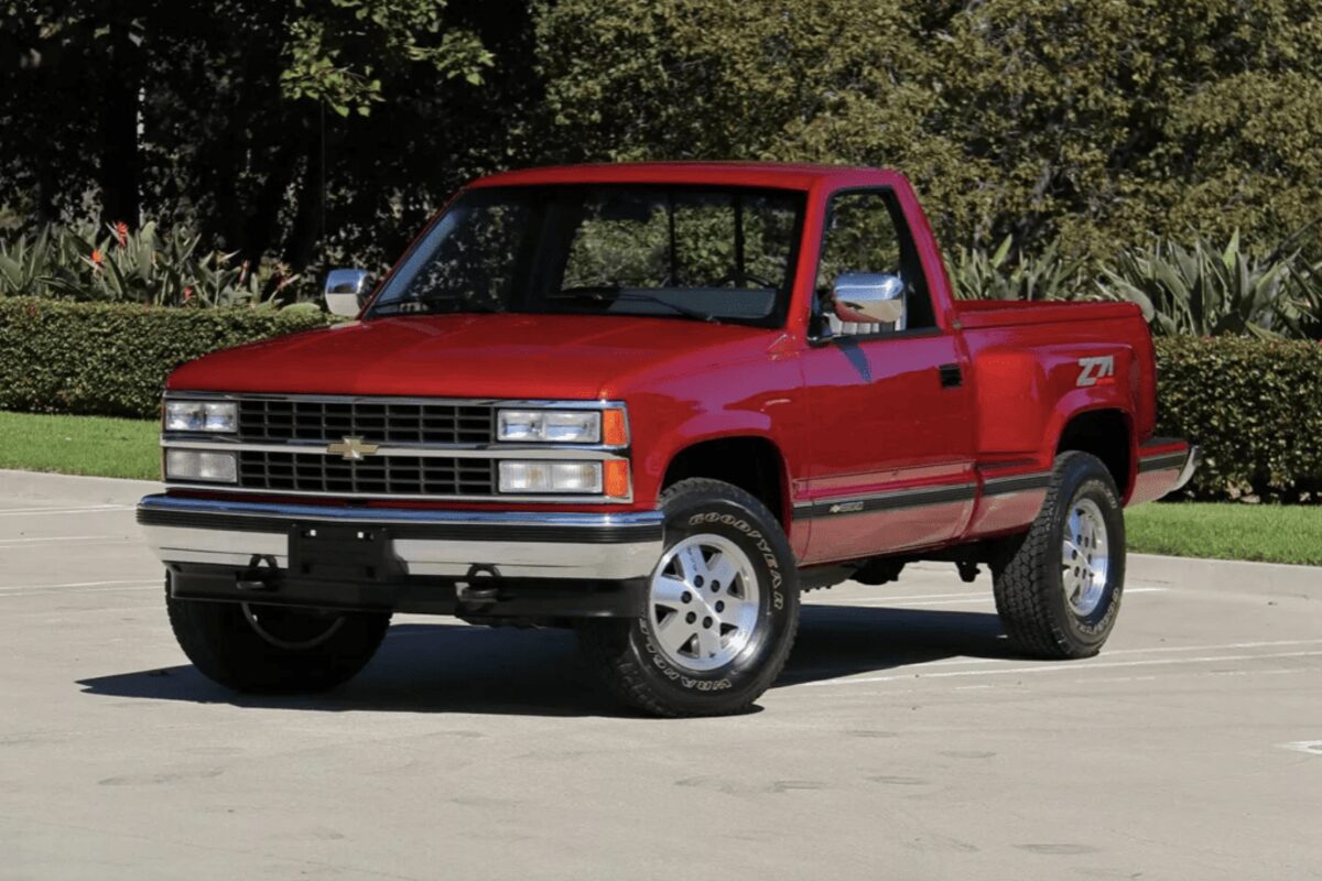 Унікальний Chevrolet K1500 1990 року з мінімальним пробігом виставлений на аукціон
