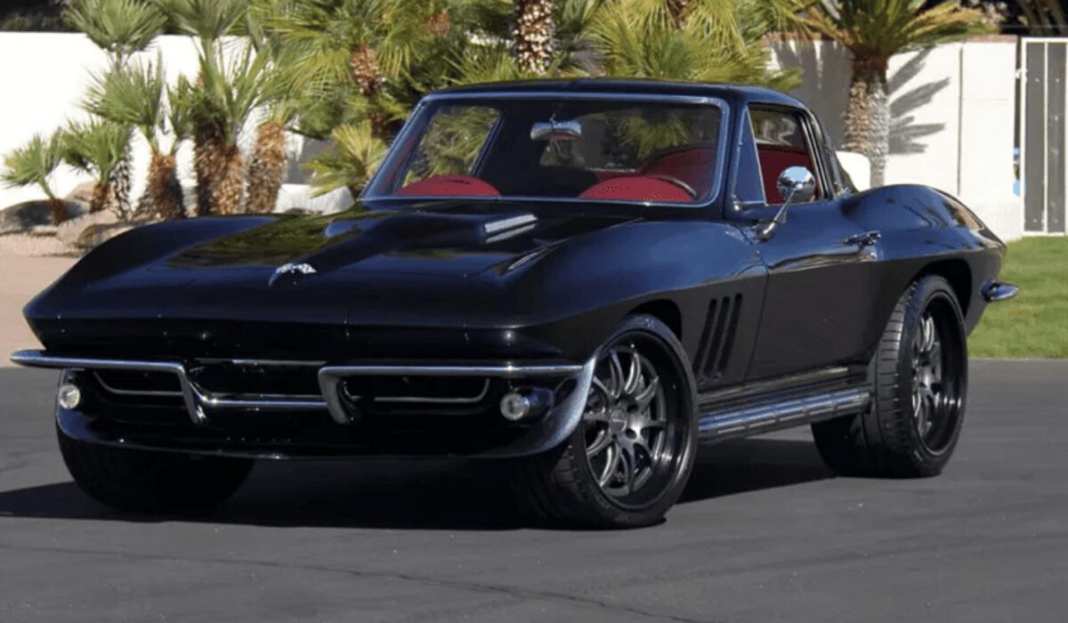 Культовий Corvette Sting Ray 1965 отримав сучасний рестомод