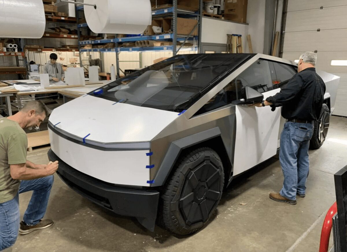 Tesla Cybertruck отримає змінні магнітні обгортки