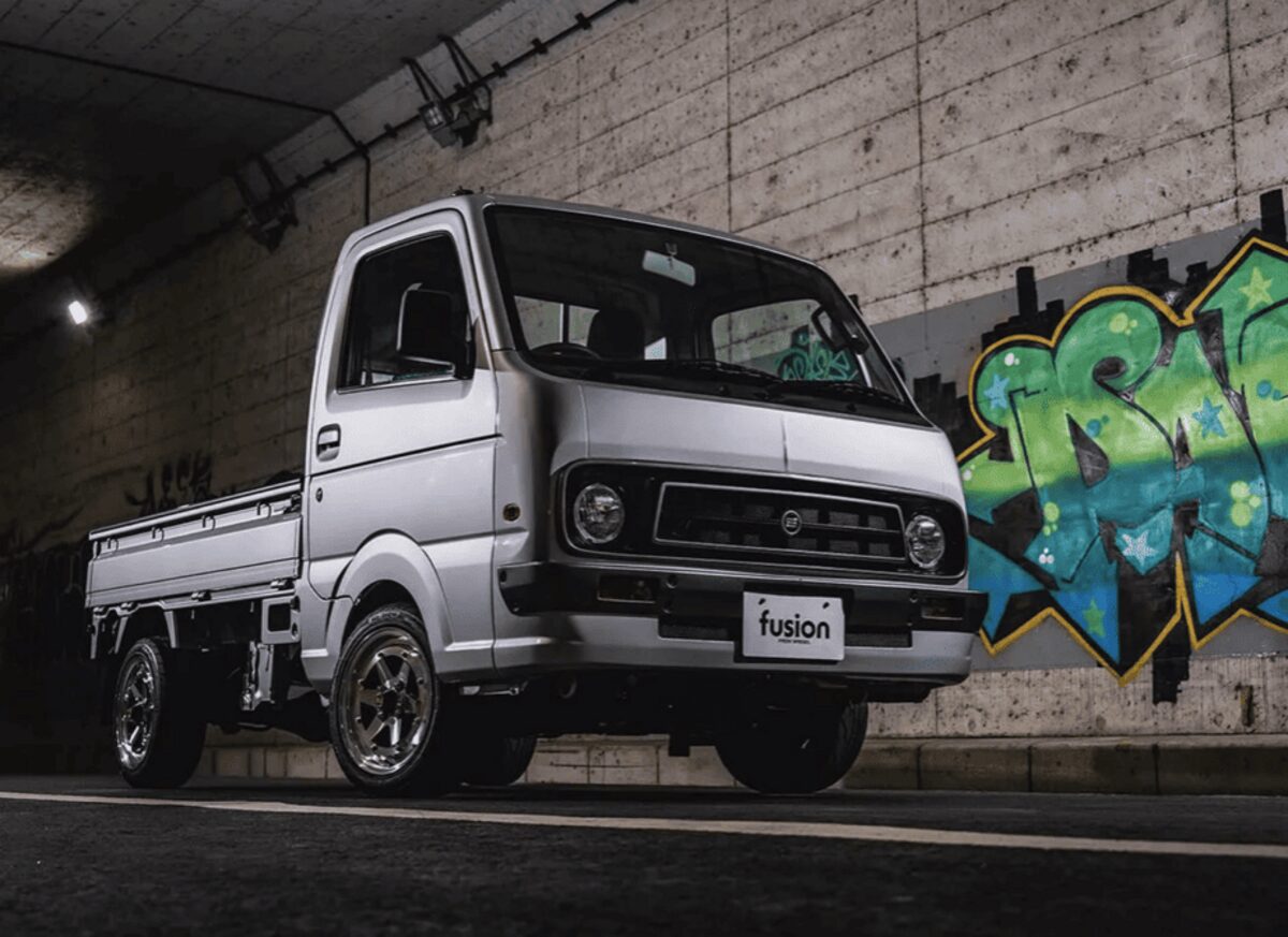 Suzuki Carry отримав ретро-стайлінг у стилі 70-х