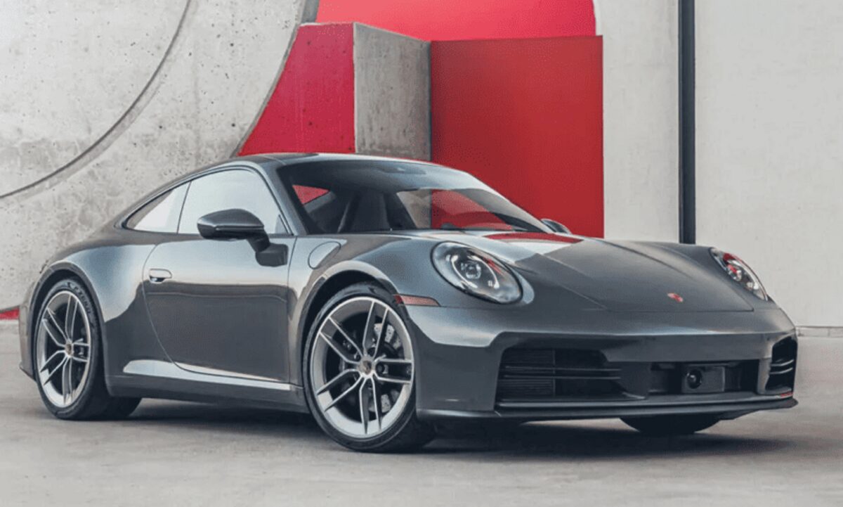Porsche відкликає моделі 911 через програмний збій і проблеми з кріпленням ременів безпеки
