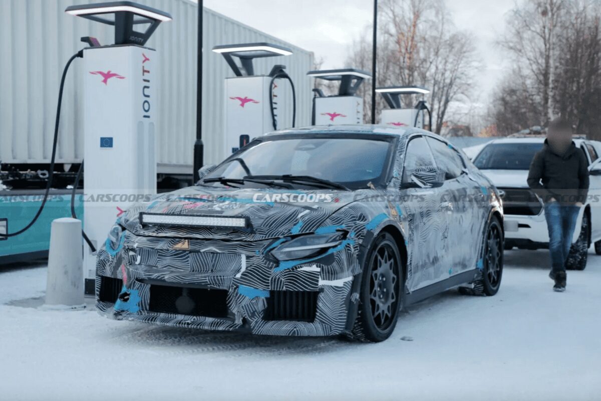 Ferrari готується до дебюту першого електромобіля: з’явилися нові шпигунські фото