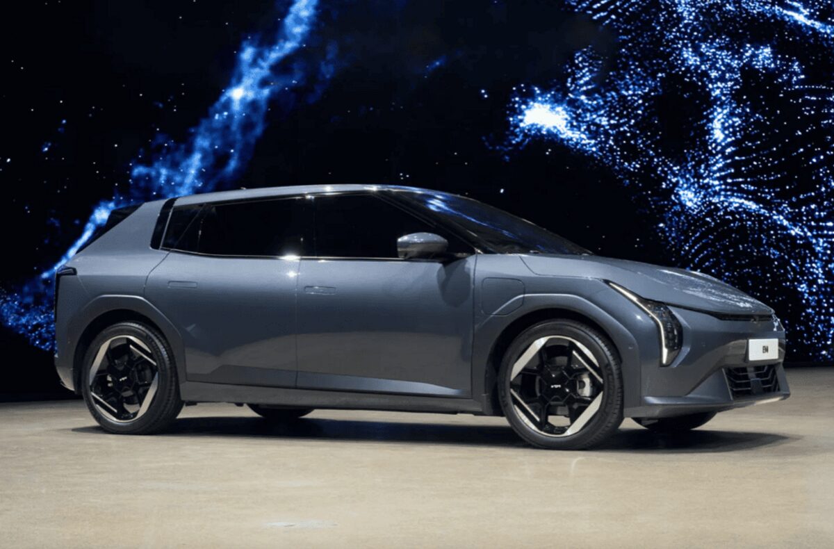 Kia представила новий електричний седан EV4, який може скласти конкуренцію Tesla Model 3