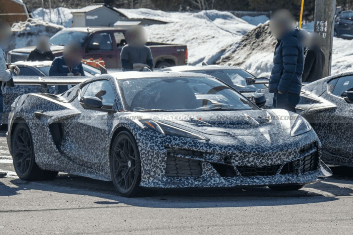 Corvette C8 Facelift отримає оновлений інтер’єр без «стіни кнопок»