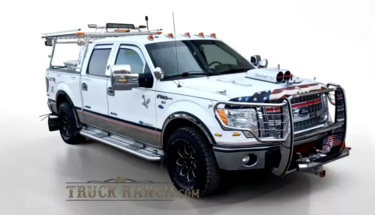 Ford F-150 із надмірною кількістю аксесуарів виставлений на продаж