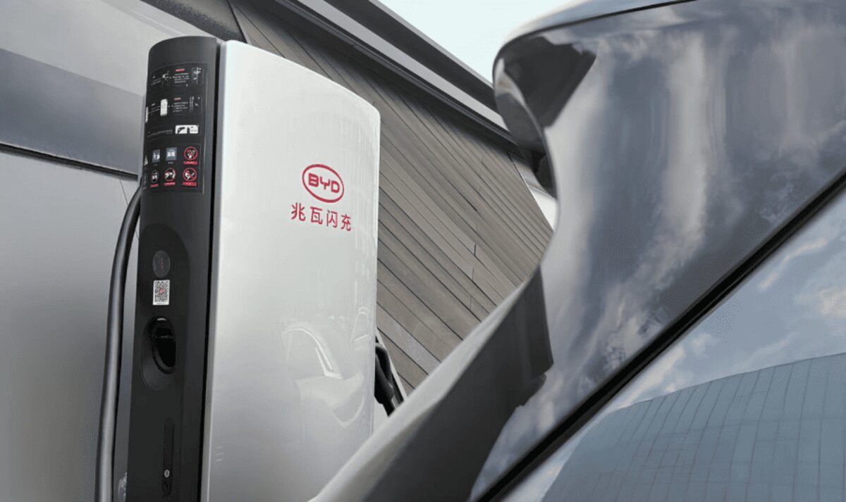 BYD випустила новітні зарядні станції потужністю 10 МВт для швидкої зарядки електромобілів