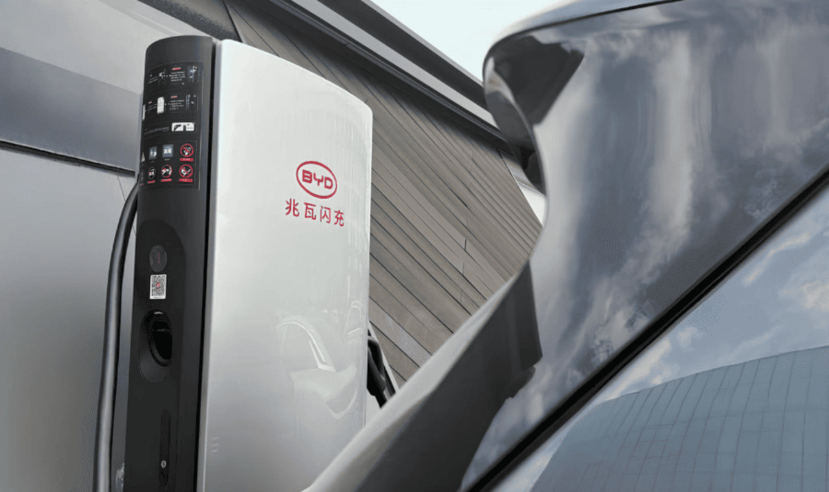 BYD випустила новітні зарядні станції потужністю 10 МВт для швидкої зарядки електромобілів
