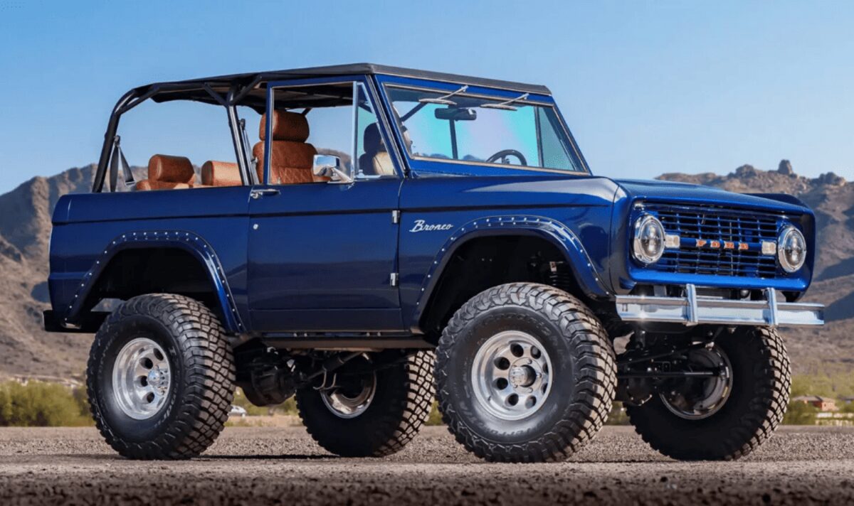 Класичний Ford Bronco 1975 року після капітальної трансформації вражає на аукціоні