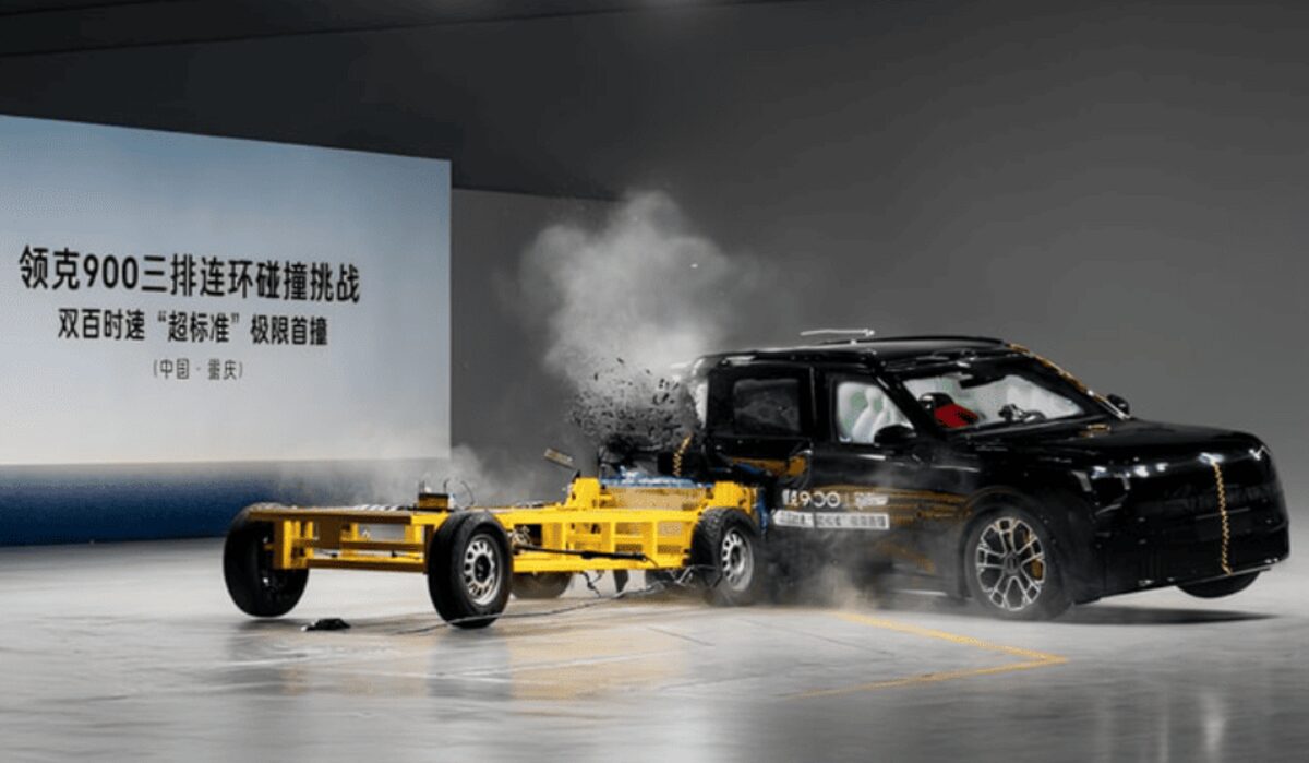 Lynk & Co 900 успішно пройшов подвійне краш-тестування з акцентом на безпеку третього ряду