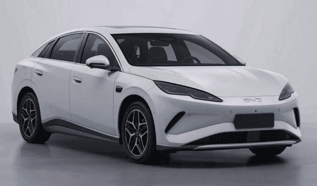 BYD готується до випуску нової електричної моделі Seal 06