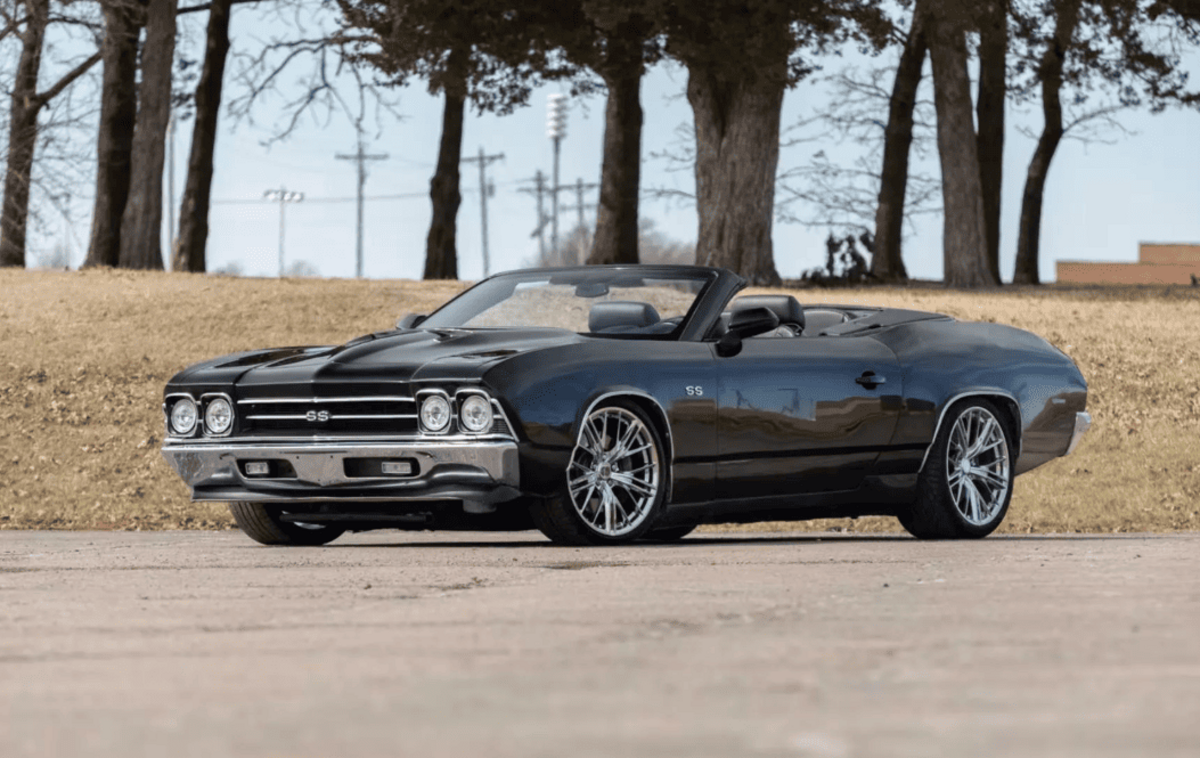 Унікальний автомобіль Chevrolet Chevelle SS 1969 року з модернізацією Camaro 2015 року виставлений на аукціон