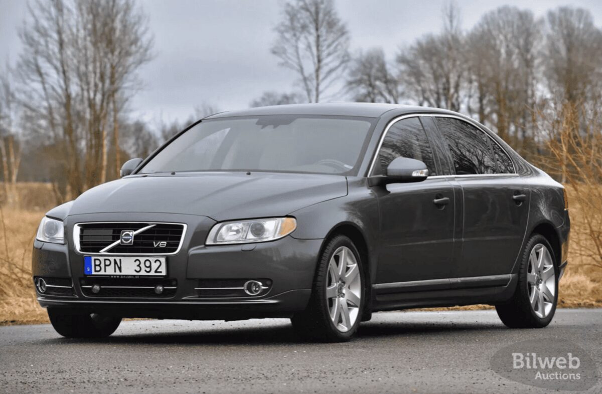У Швеції продають рідкісний лімузин Volvo S80 Nilsson 300