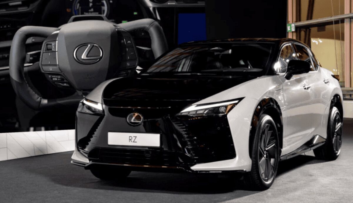 Lexus представив оновлений електрокросовер RZ 2026 року з інноваційним кермуванням