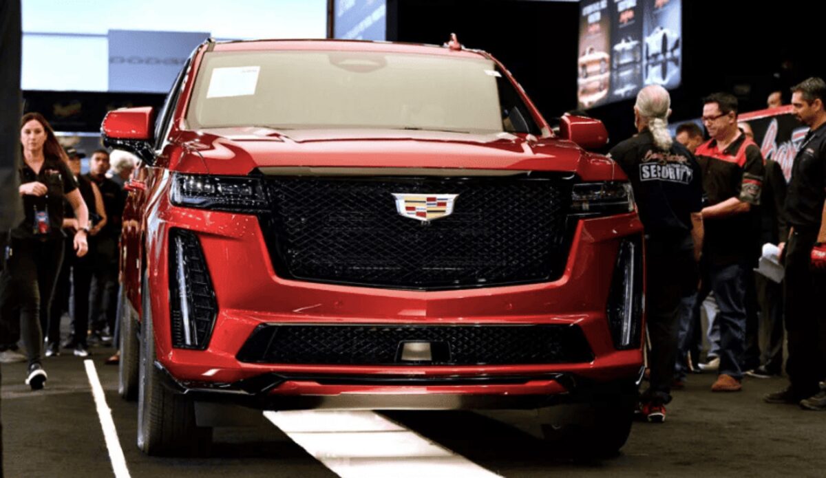 Чоловіка арештували за викрадення Cadillac Escalade V на 1,5 мільйона доларів