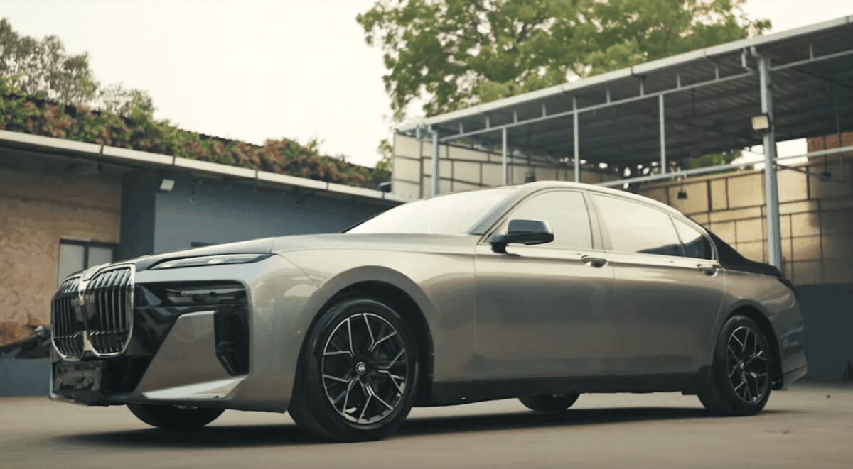 В Індії старий BMW 7-Series перетворили на копію нової моделі