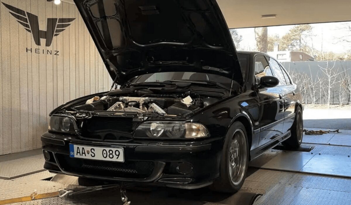 Volkswagen створив унікальний W-10 двигун для BMW M5