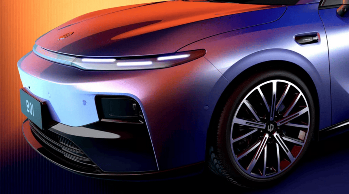 Автомобільний бренд Stellantis представив свій перший седан (ФОТО)