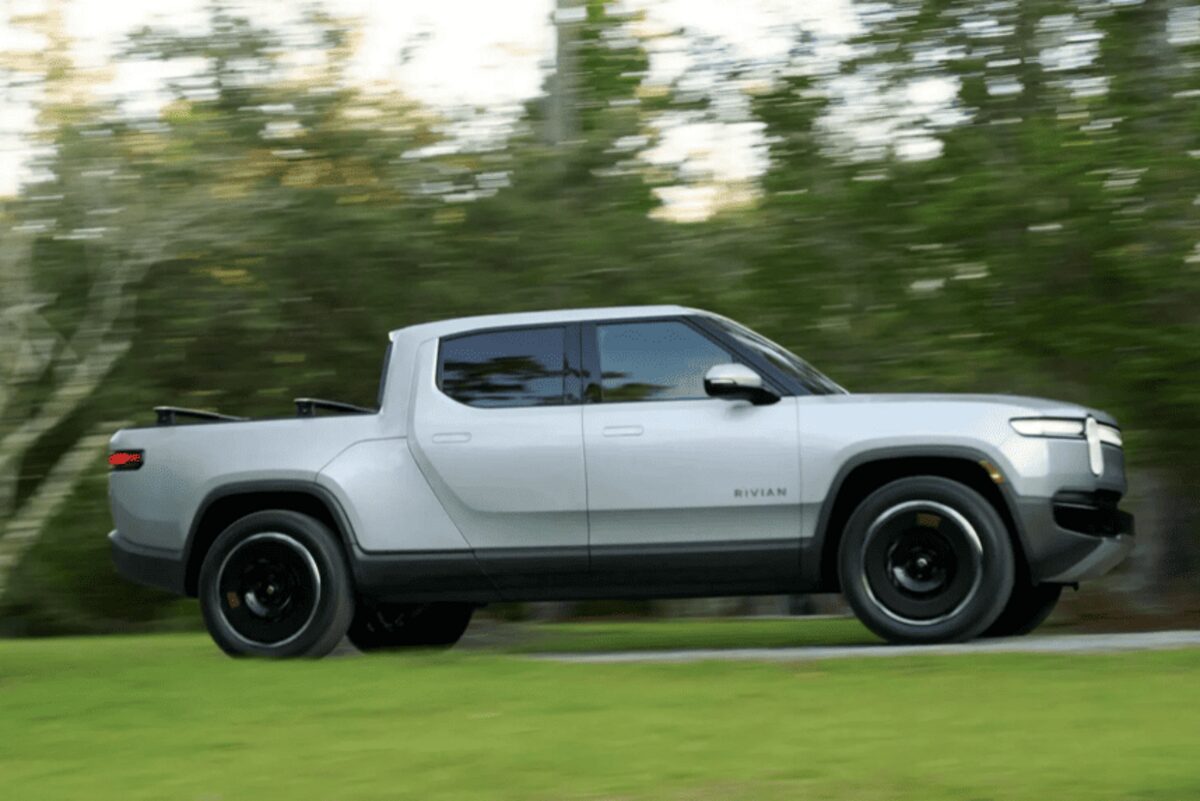 Rivian знижує ціни на R1T і R1S після падіння продажів у першому кварталі