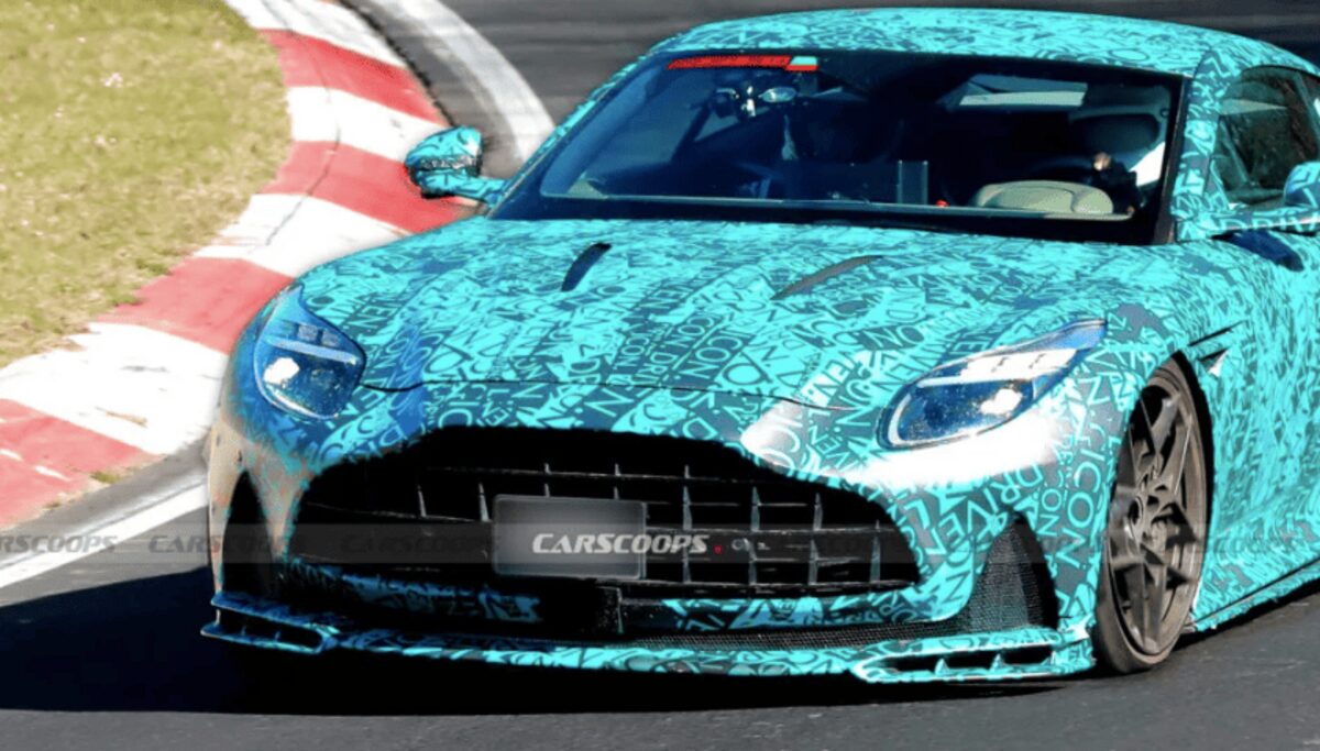 Aston Martin готує потужну відповідь суперкарам з оновленим DB12 AMR