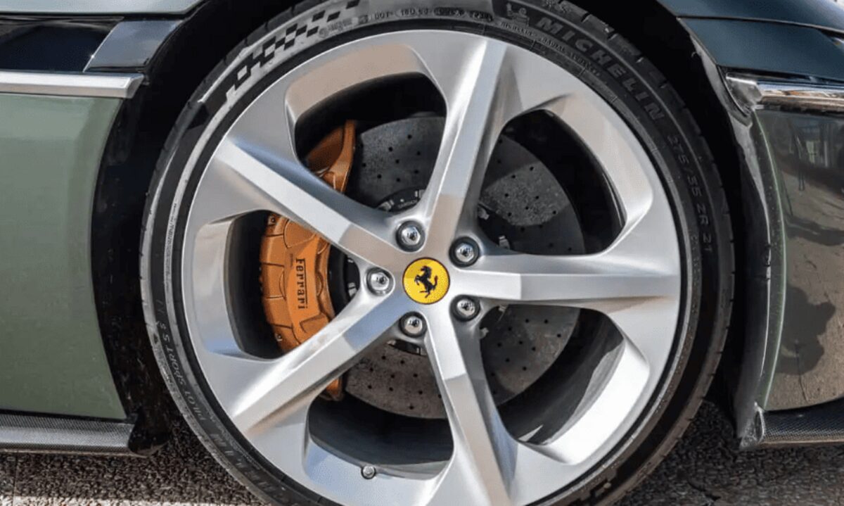 Ferrari відклала презентацію електромобіля