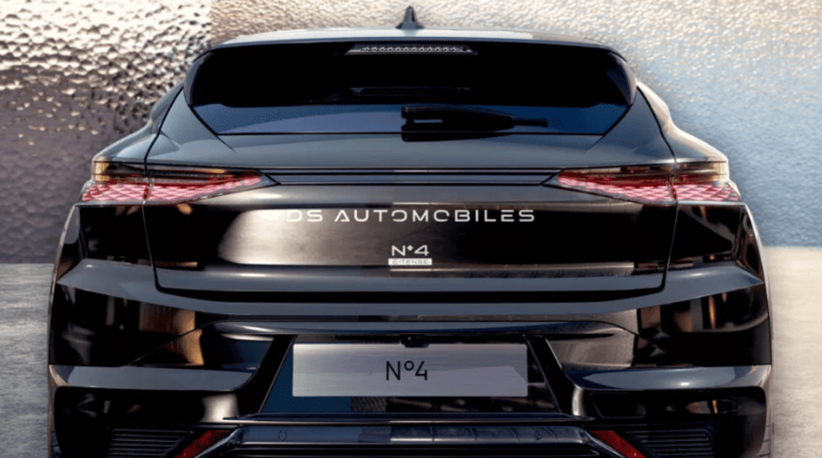 Хетчбек від Stellantis перевтілився у новий образ