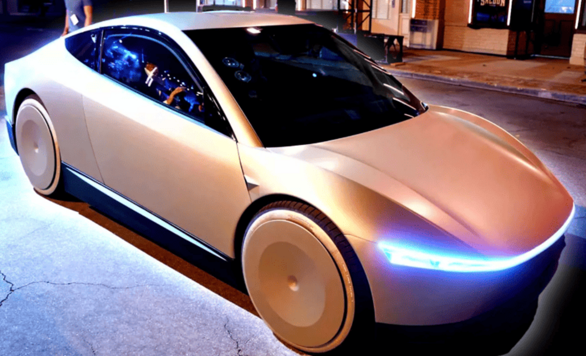 Tesla’s Robotaxi та Cybercab можуть отримати нові назви