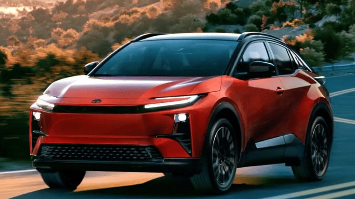 Toyota C-HR 2026 прагне стати спортивною версією bZ
