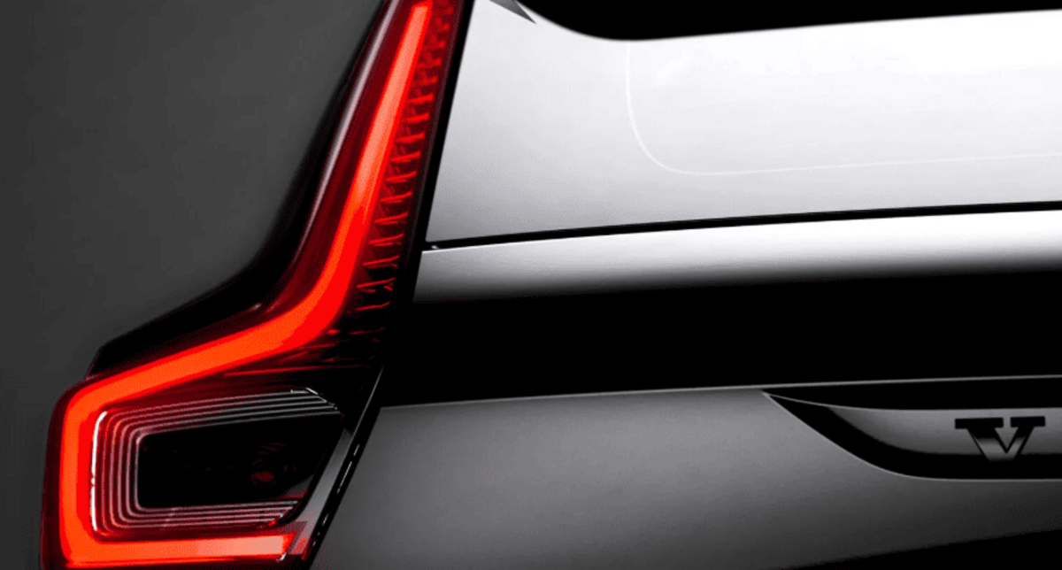 Збій у Volvo: понад 400 тисяч авто без камер огляду