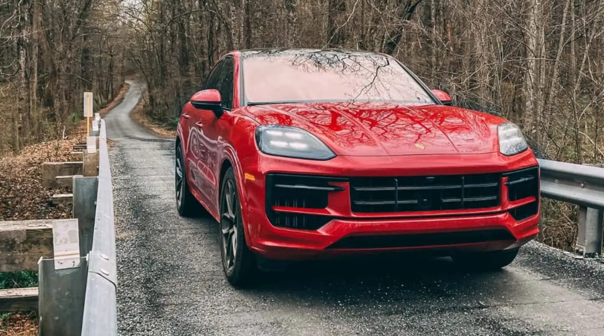 Porsche Cayenne GTS Coupe справді їде як спортивний автомобіль (огляд)