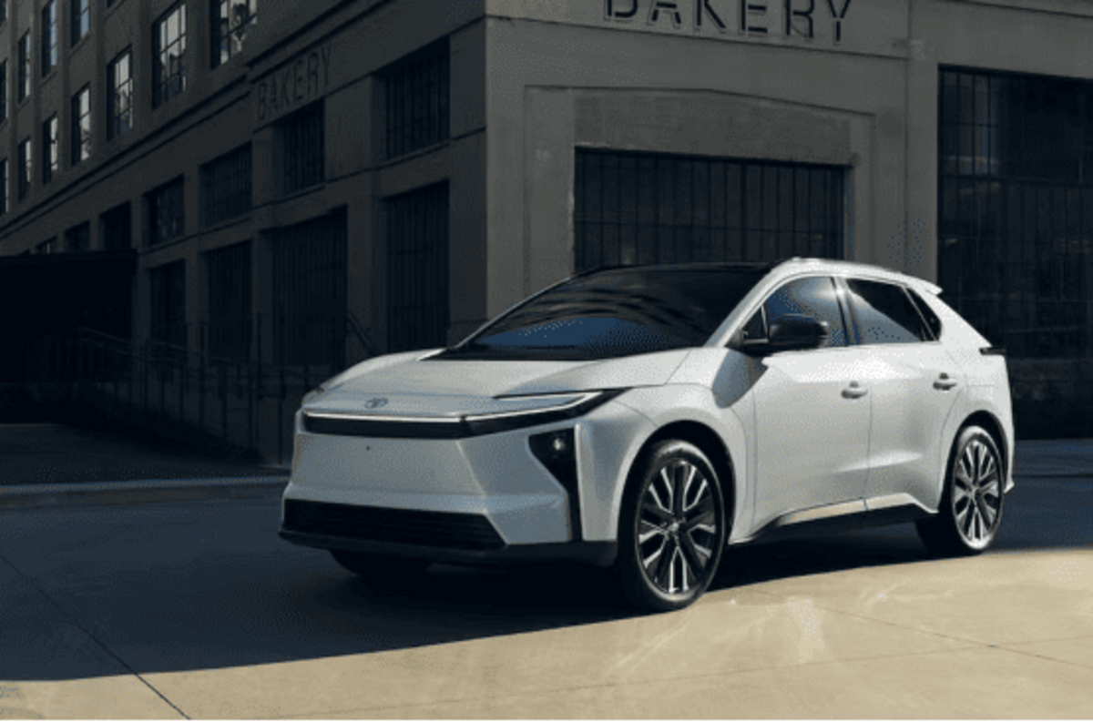 Toyota bZ : нова назва, порт NACS , більш сучасний дизайн