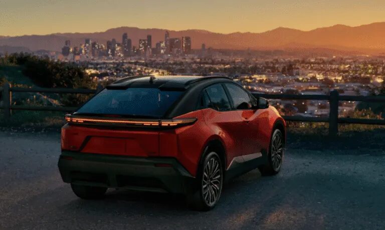 Toyota та Lexus представлять сім нових електрокарів