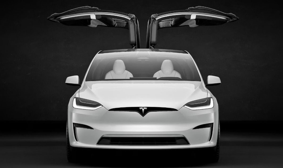Власники Tesla самі роблять аварійні механізми розблокування дверей