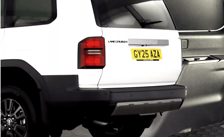 Гібрид і фургон в одному: оновлений Toyota Land Cruiser