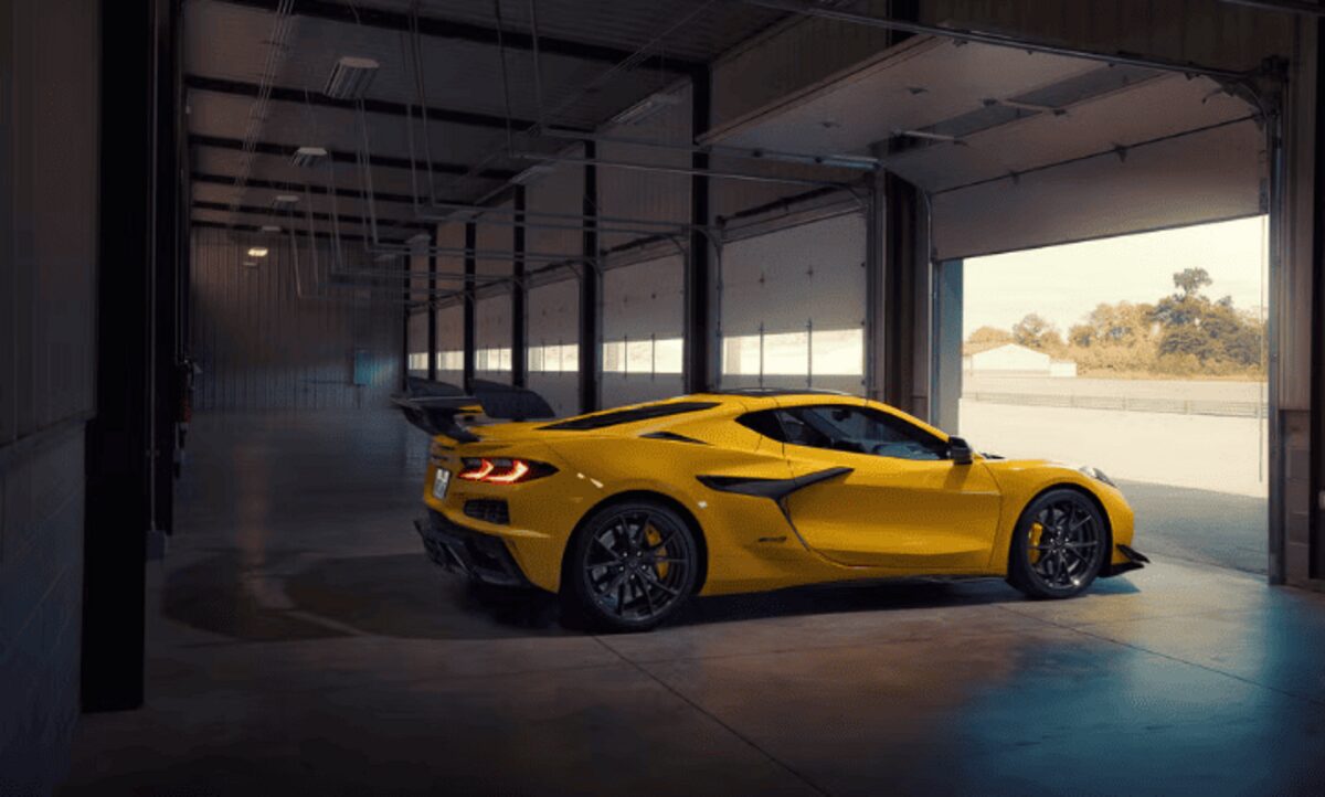 Chevrolet провокує: загадковий Corvette X сьогодні