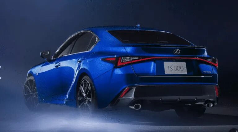 IS повертається: майбутнє спортивного седана від Lexus