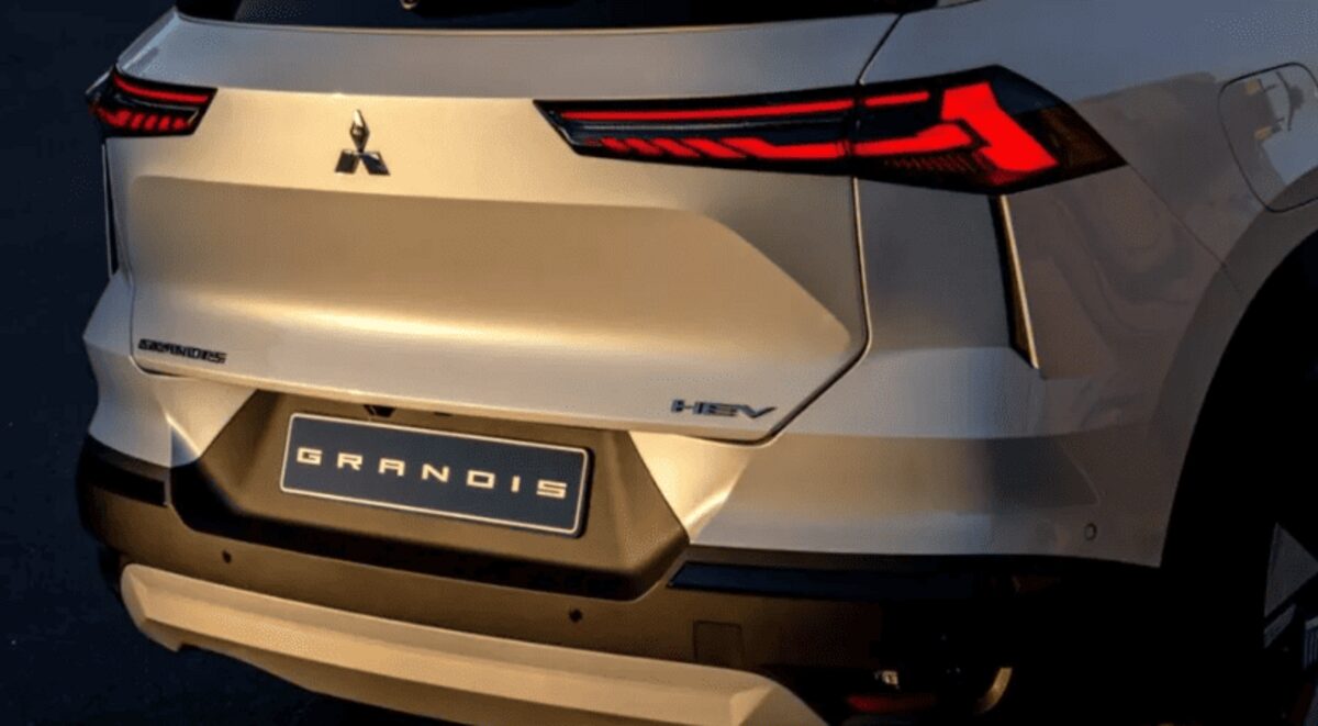 Все, що від Mitsubishi у цьому кросовері, – це емблема