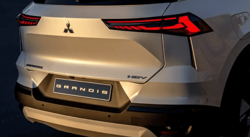 Все, що від Mitsubishi у цьому кросовері, – це емблема