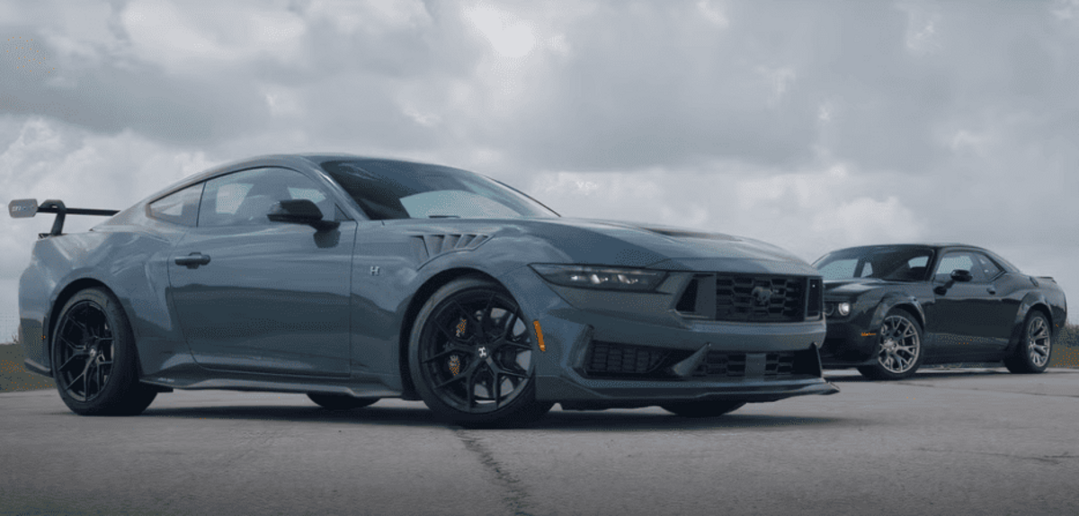 Електричний Dodge Charger Daytona проти Hennessey Mustang(відео)