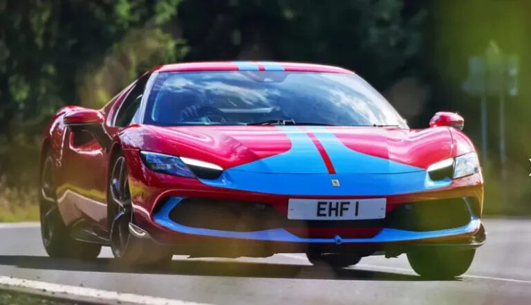Ferrari повертає фізичні кнопки на кермо своїх суперкарів