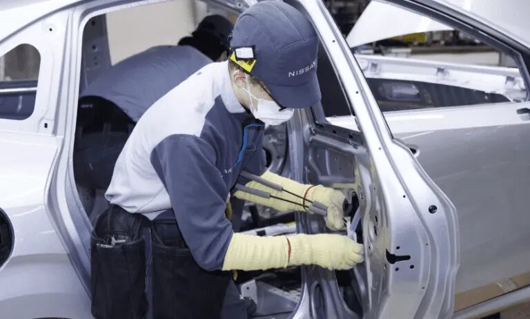 Nissan зупиняє виробництво NV200 і закриває завод Oppama