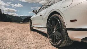 Flying Spur, Bentayga та Azure: три обличчя сучасного Bentley