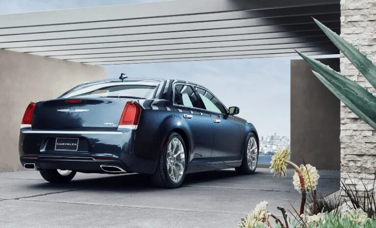 Chrysler 300: культовий седан стане електромобілем (фото)