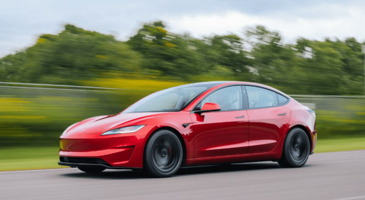 Tesla повертає важелі повороту у Model 3