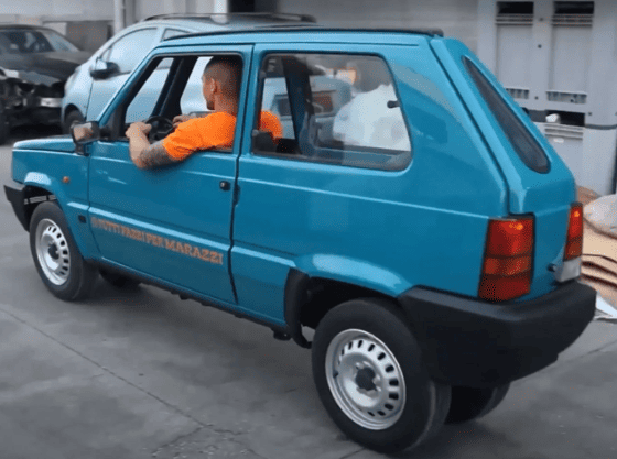 Італійський Fiat Panda перетворили на вузький електрокар